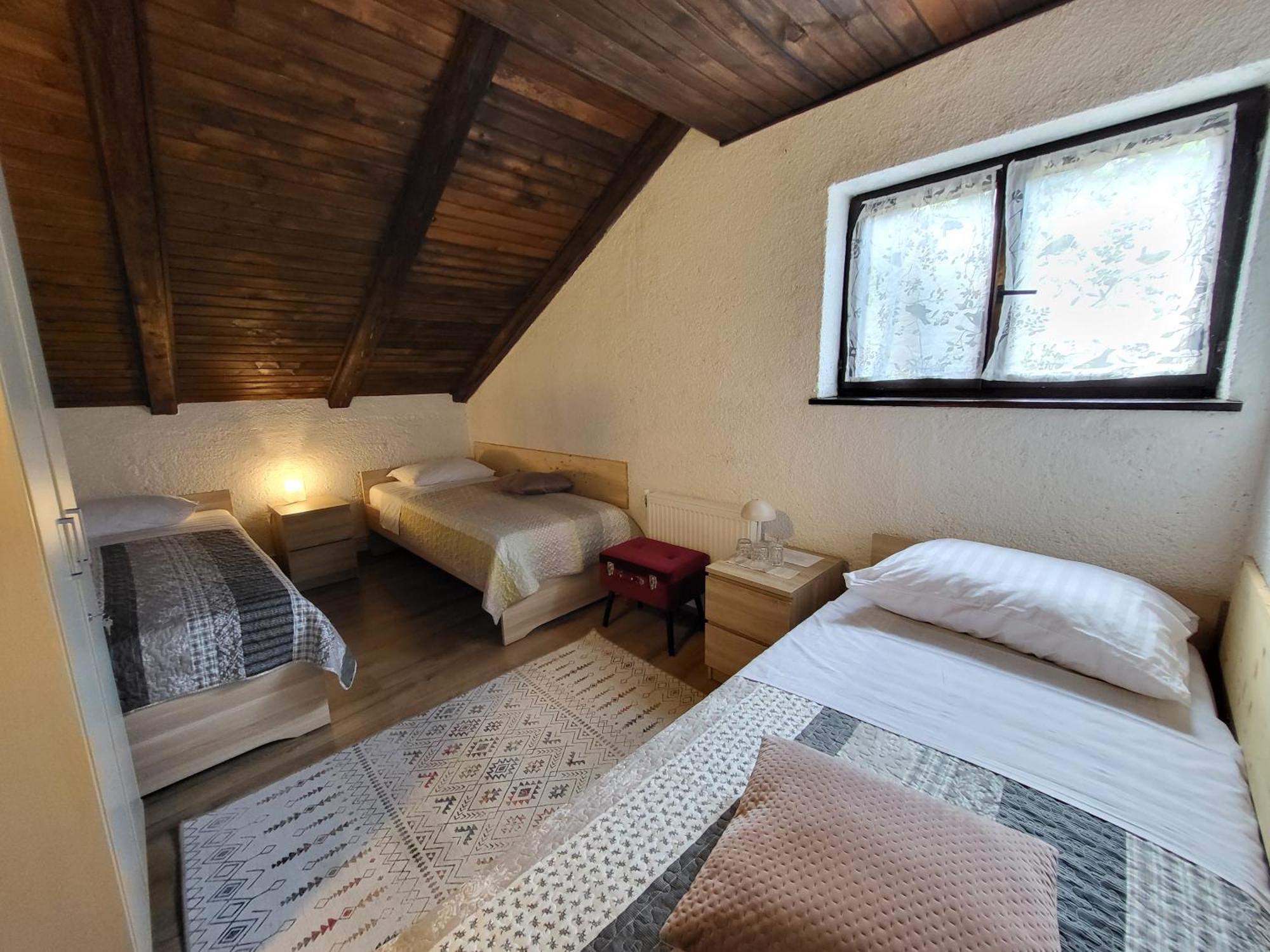 Koca Sredi Gozda Hotel Kanal Luaran gambar