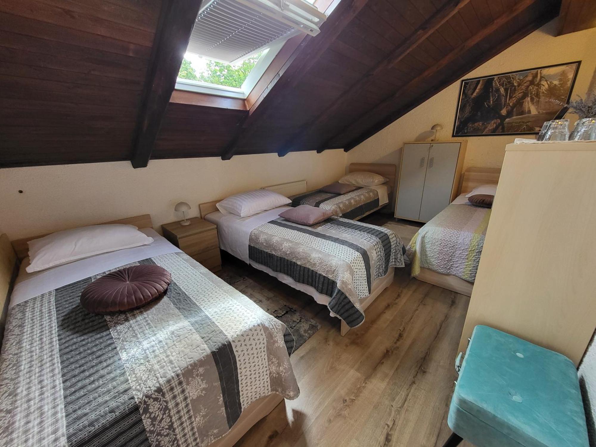 Koca Sredi Gozda Hotel Kanal Luaran gambar