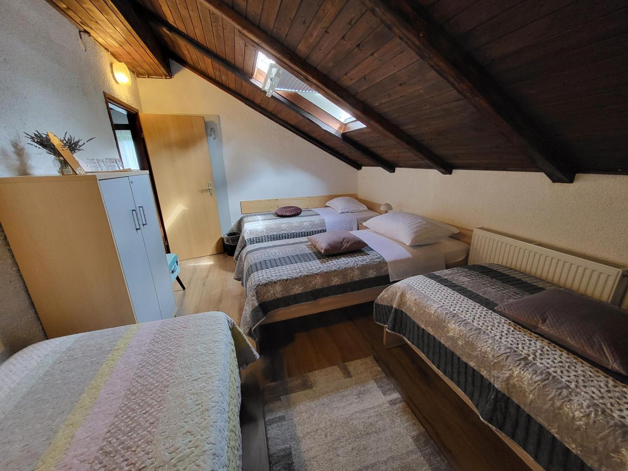 Koca Sredi Gozda Hotel Kanal Luaran gambar